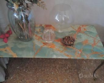 Tavolino con piano in marmo Onice 