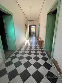 Casa indipendente con ampio cortile