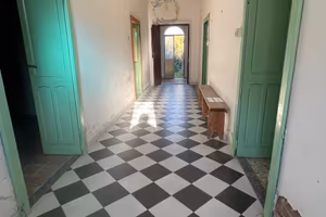 Casa indipendente con ampio cortile