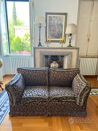 Divano due posti stile classico damascato