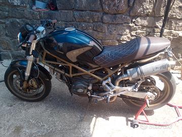 ducati Monster 750