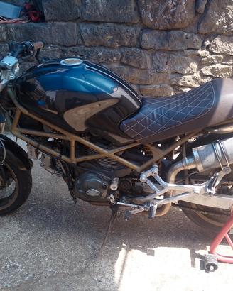 ducati Monster 750