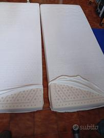 2 materassi singoli con sacco contenitore