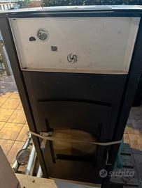 Idrostufa a pellet mod. IDROSTAR