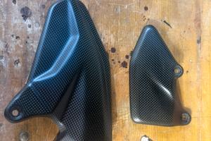 Poggiatacchi carbonio per multistrada v4