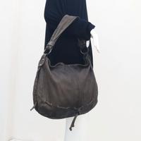 Borsa pelle liscia capiente ,mezzaluna leggera
