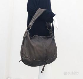 Borsa pelle liscia capiente ,mezzaluna leggera