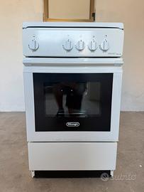 Cucina con 4 fuochi e forno a gas