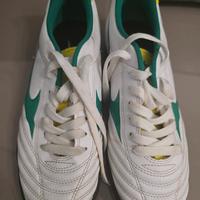 Mizuno. Scarpe da calcetto Taglia 40.5. NUOVE