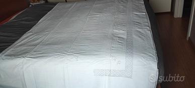 Lenzuolo matrimoniale in lino ricamato
