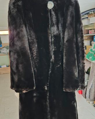Pelliccia ecologica di colore nero