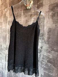 Top nero glitter lurex con dettagli in pizzo