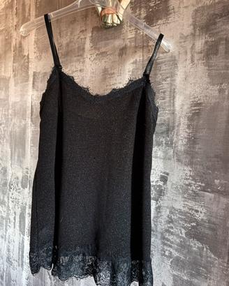 Top nero glitter lurex con dettagli in pizzo