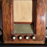 radio d'epoca . modello da tavolo