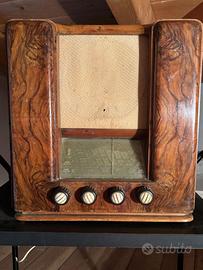 radio d'epoca . modello da tavolo