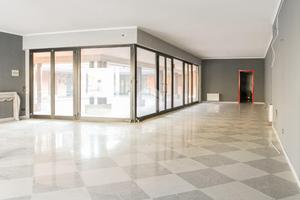 NEGOZIO A PORTO MANTOVANO