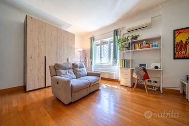Appartamento a Roma Via dei Glicini 3 locali