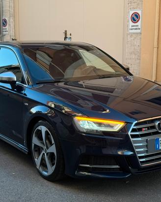 Audi A3 S-Line 2.0 Benz. da 150 CV Look S3