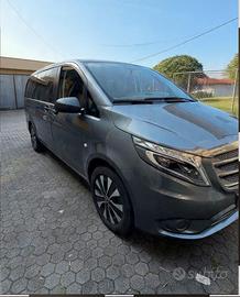Vito  autocarro cinque posti