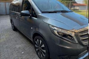 Vito  autocarro cinque posti