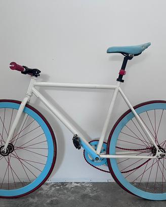 Bicicletta scatto fisso