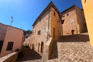 CASA SEMINDIPENDENTE A NOCERA UMBRA