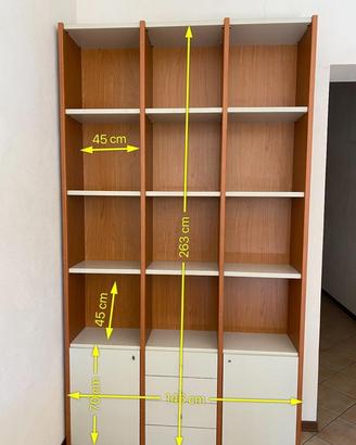 Libreria colore gialla e legno noce