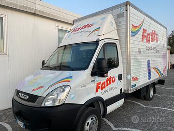 Iveco daily 35C18 con box e sponda idraulica 1000