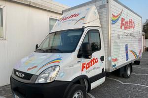 Iveco daily 35C18 con box e sponda idraulica 1000