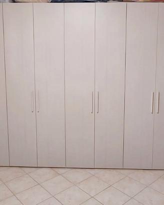 armadio colore beige