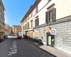 Commerciale 100 mq, doppia vetrina