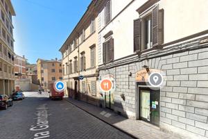 Commerciale 100 mq, doppia vetrina