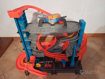 HOT WHEELS ULTIMATE GARAGE