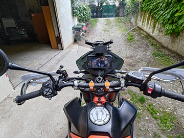 KTM 890 Adventure R con kit ribassamento altezza