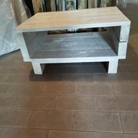 2 divanetti e 2 tavolini fatti con bancali