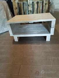 2 divanetti e 2 tavolini fatti con bancali
