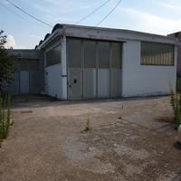 Capannone e abitazione