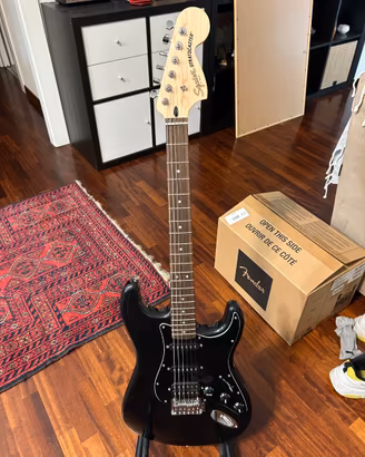 Fender Squier Stratocaster HSS Charcoal Frost Meta