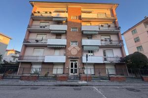 5 LOCALI A PONTEDERA