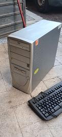 Torre PC Pentium 4 con tastiera