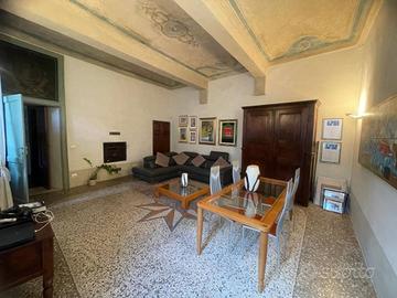 Appartamento di 140 m² con 5 locali e box auto a A