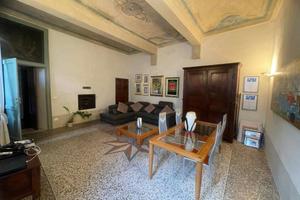 Appartamento di 140 m² con 5 locali e box auto a A