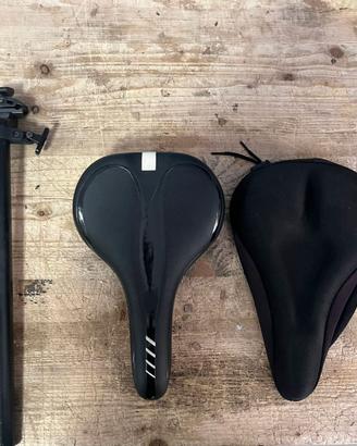 Sella bici con coprisella imbottito + reggisella