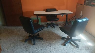 scrivania con due poltrone 