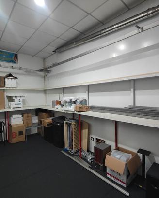 Scaffale usato particolare esposizione