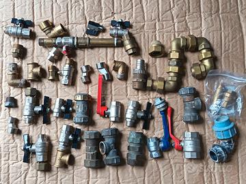 Lotto idraulica Tubi Raccordi Rubinetti molti nuov