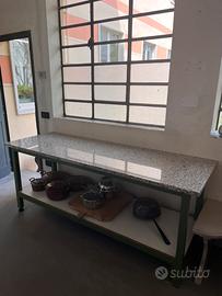 Tavolo da lavoro con ripiani in marmo