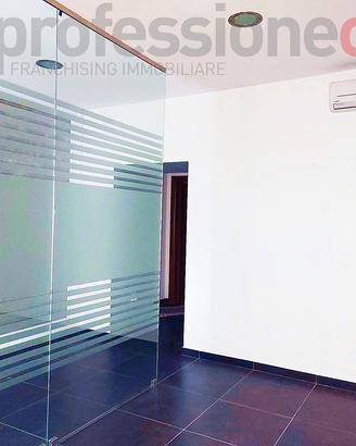 Negozio Aquino [Cod. rif 3299560ACG]