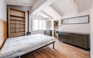 Bilocale al terzo piano con soffitta di 75mq.