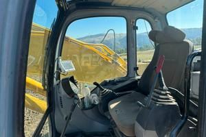 Escavatore new holland e215b